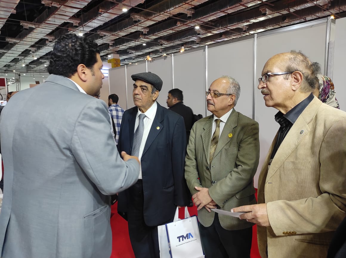 وفد مهندسين الإسكندرية في زيارة المعارض