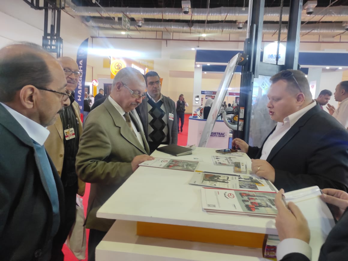 وفد مهندسين الإسكندرية في زيارة المعارض