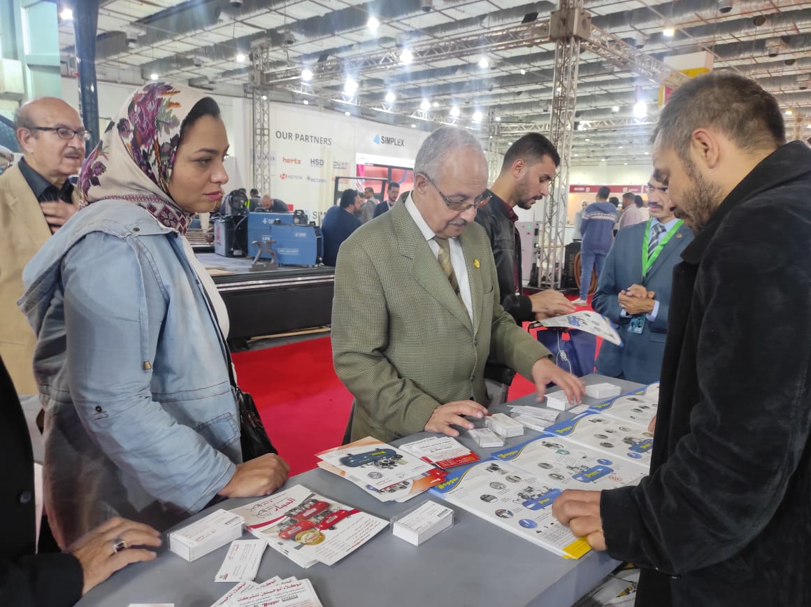 وفد مهندسين الإسكندرية في زيارة المعارض