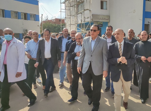 محافظ الشرقية، ووكيل وزارة الصحة يتفقدان وحدة الغسيل الكلوي بالسعديين