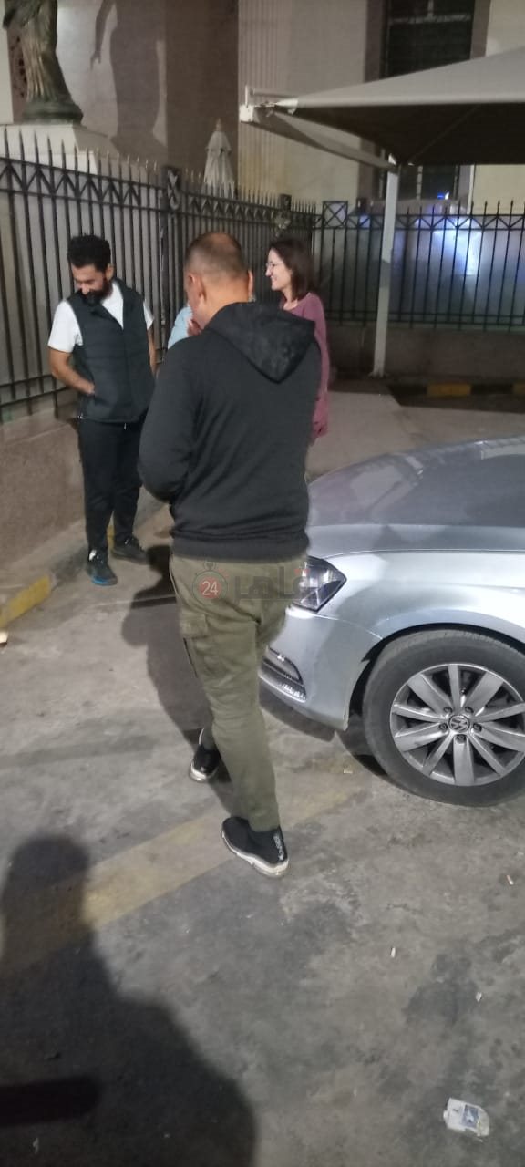 المخرجة مريم أبو عوف من أمام محكمة مصر الجديدة لمساندة منة شلبي (2)