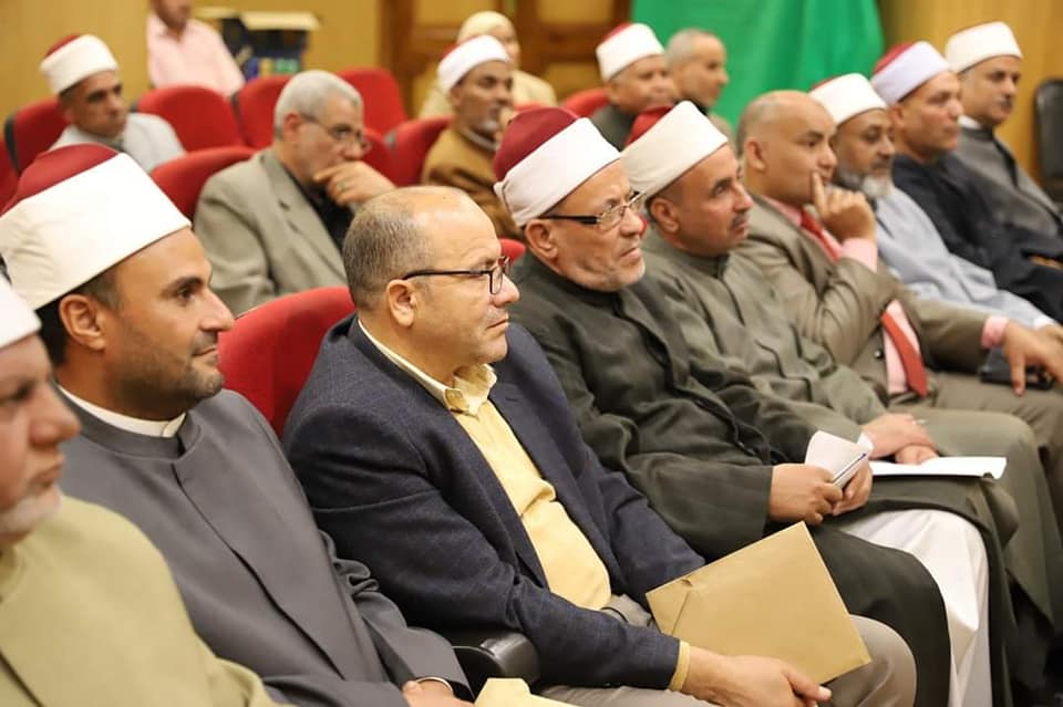 رئيس قطاع المعاهد الأزهرية يكرم المتميزين من مديري التعليم الثانوي بالمناطق الأزهرية 