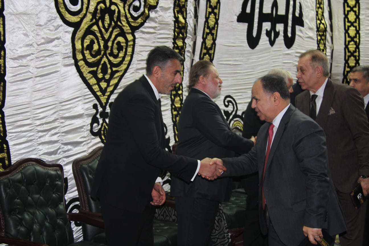 صور من عزاء خال محافظ البنك المركزي