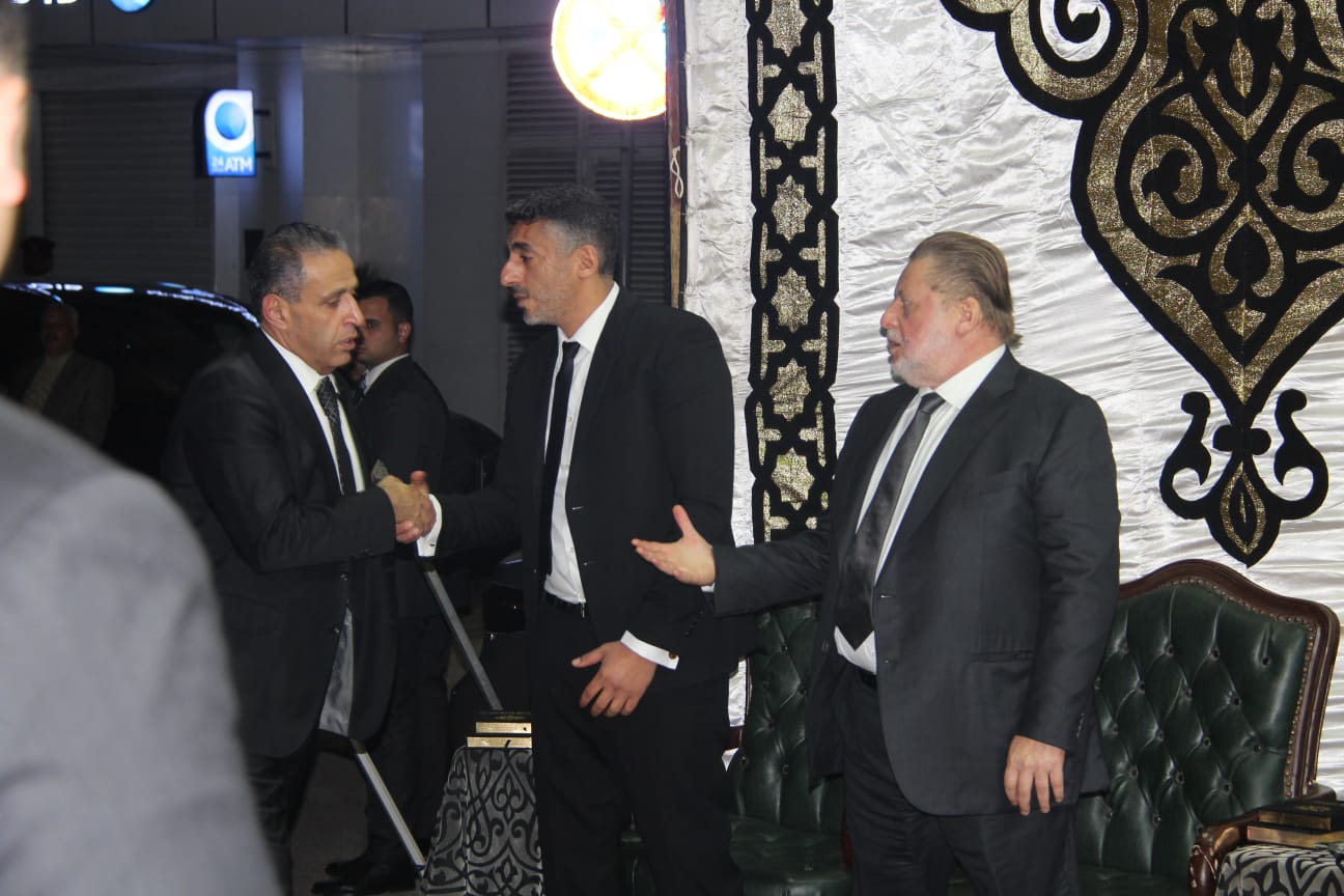 صور من عزاء خال محافظ البنك المركزي