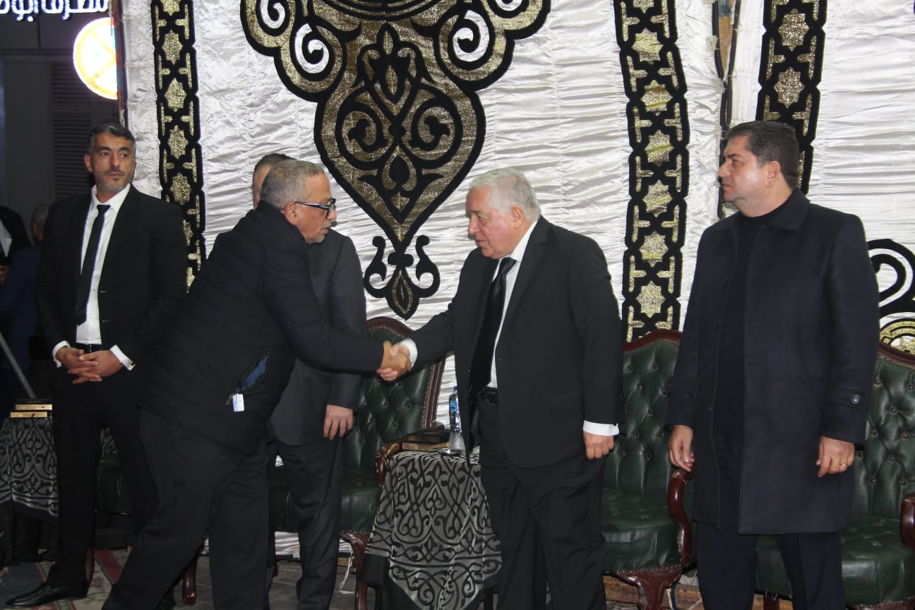 صور من عزاء خال محافظ البنك المركزي