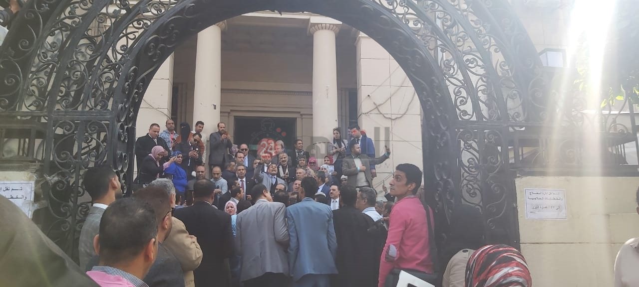 وقفة احتجاجية بمقر نقابة المحامين