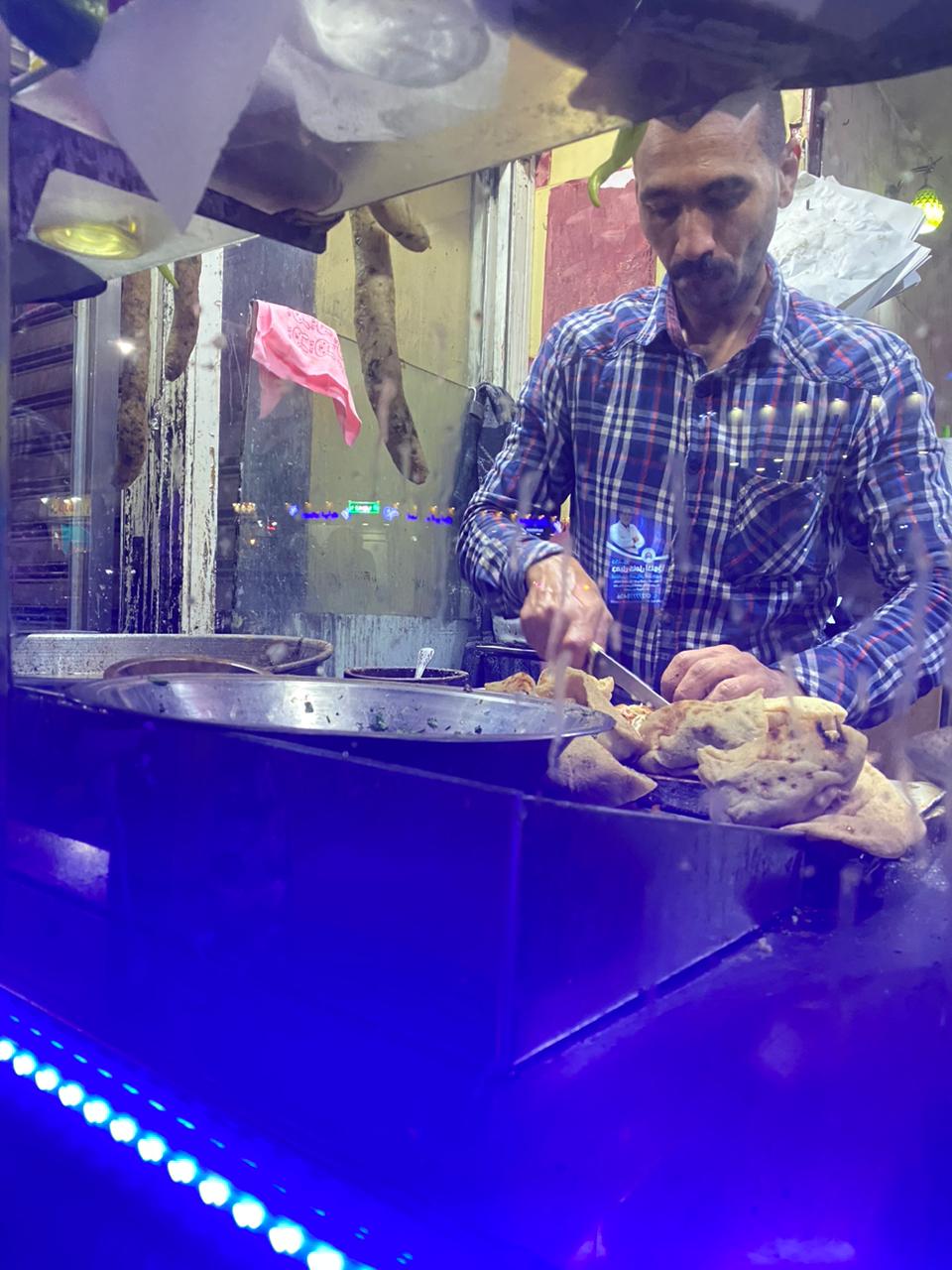 سائح يشيد بأمانة صاحب مطعم في الأقصر3