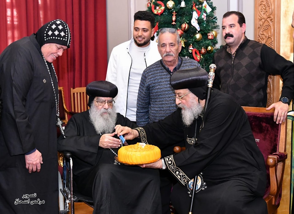 قداسة البابا يستقبل نيافة الأنبا باخوميوس 