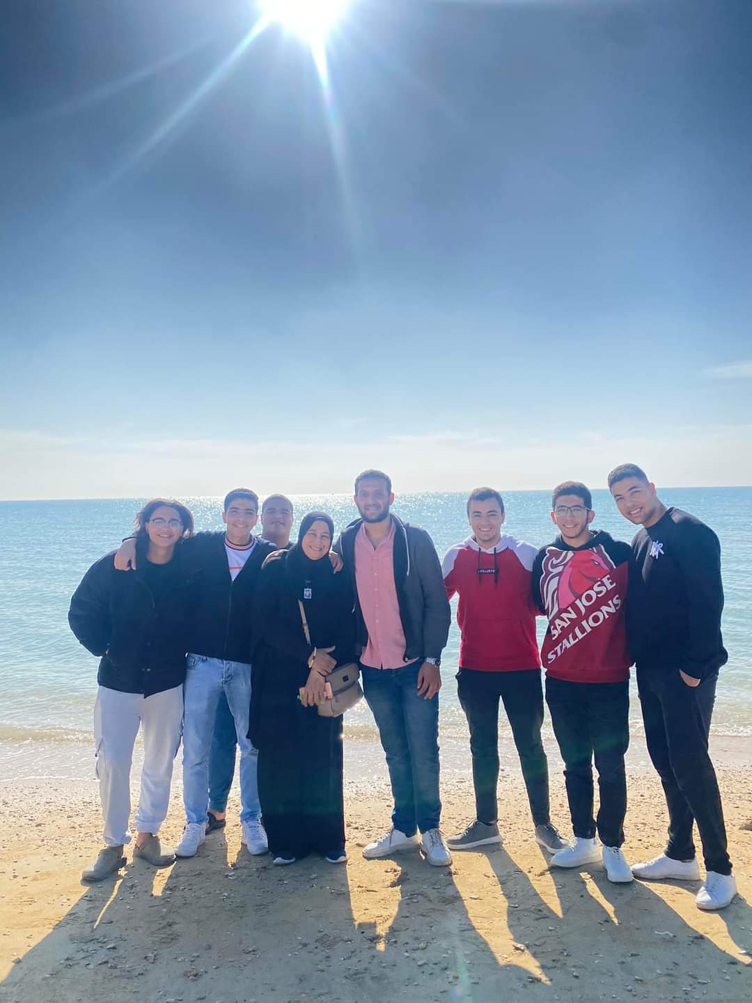 صورة تجمع الأم بنجلها