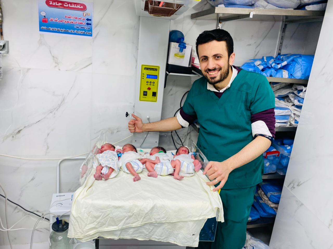 الطاقم الطبي مع الأطفال 