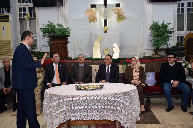 زيارة محافظ الشرقية لـ الكنيسة الإنجيلية في الزقازيق 03