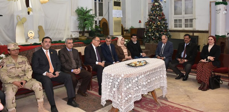 زيارة محافظ الشرقية لـ الكنيسة الإنجيلية في الزقازيق 04