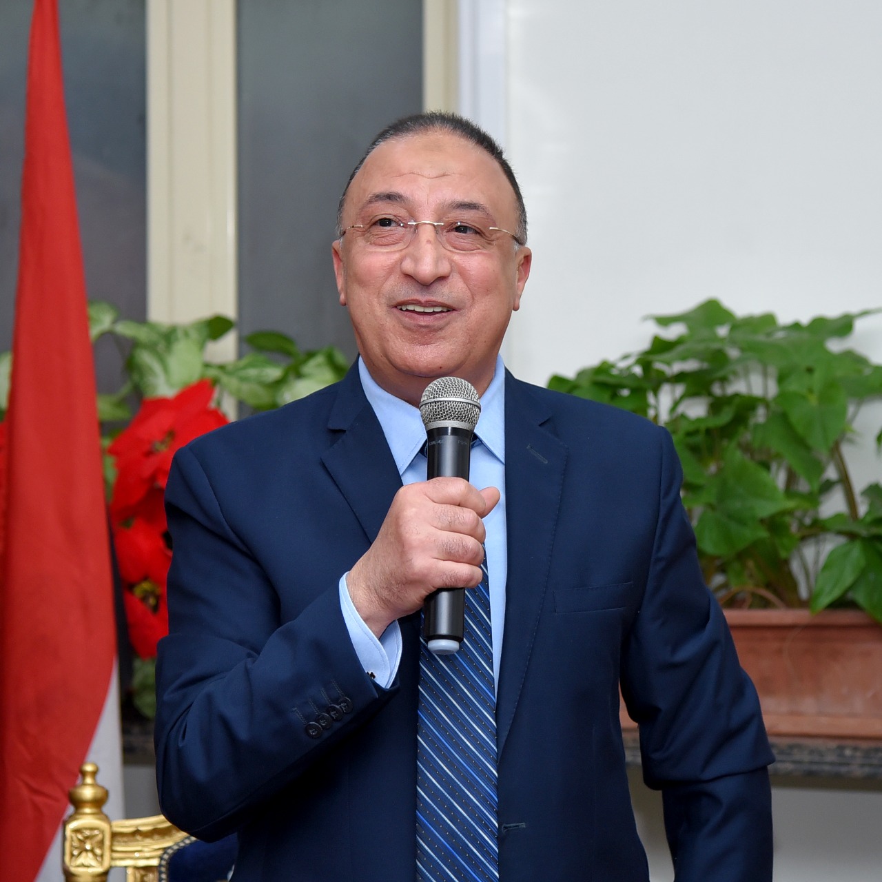 محافظ الإسكندرية يشارك الإخوة الأقباط باحتفالات عيد الميلاد 