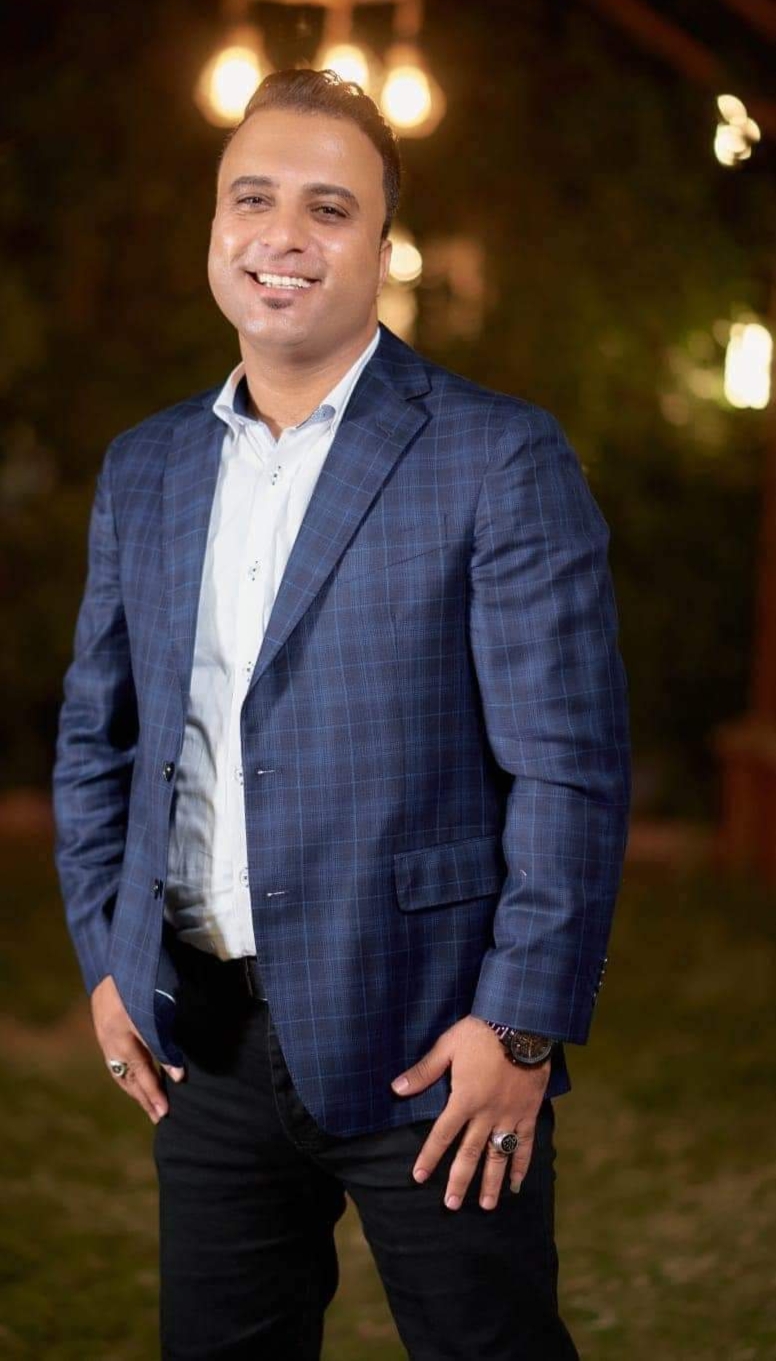 شعبان حسني أحد.مؤسسي القافلة الطبية المجانية