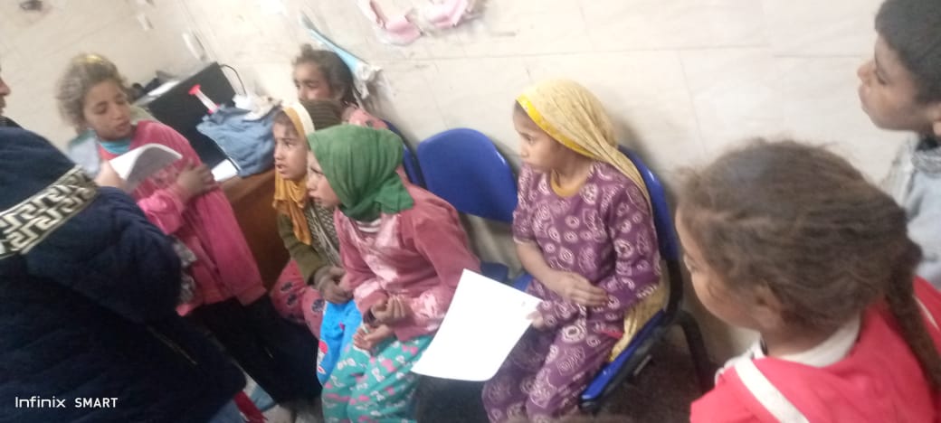 صور مصابي حادث انقلاب سيارة ربع نقل بأسيوط