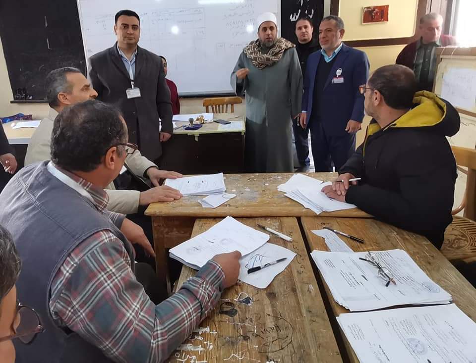 رئيس منطقة الشرقية الأزهرية يتفقد كنترولي الشهادتين الابتدائية والإعدادية 03