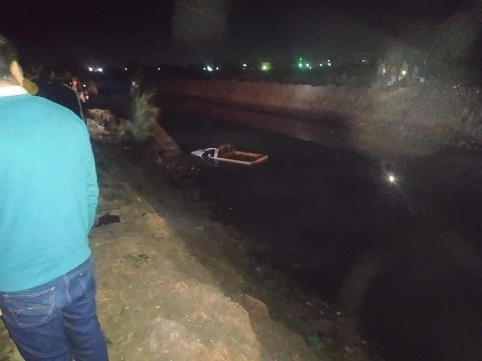 السيارة في الترعة