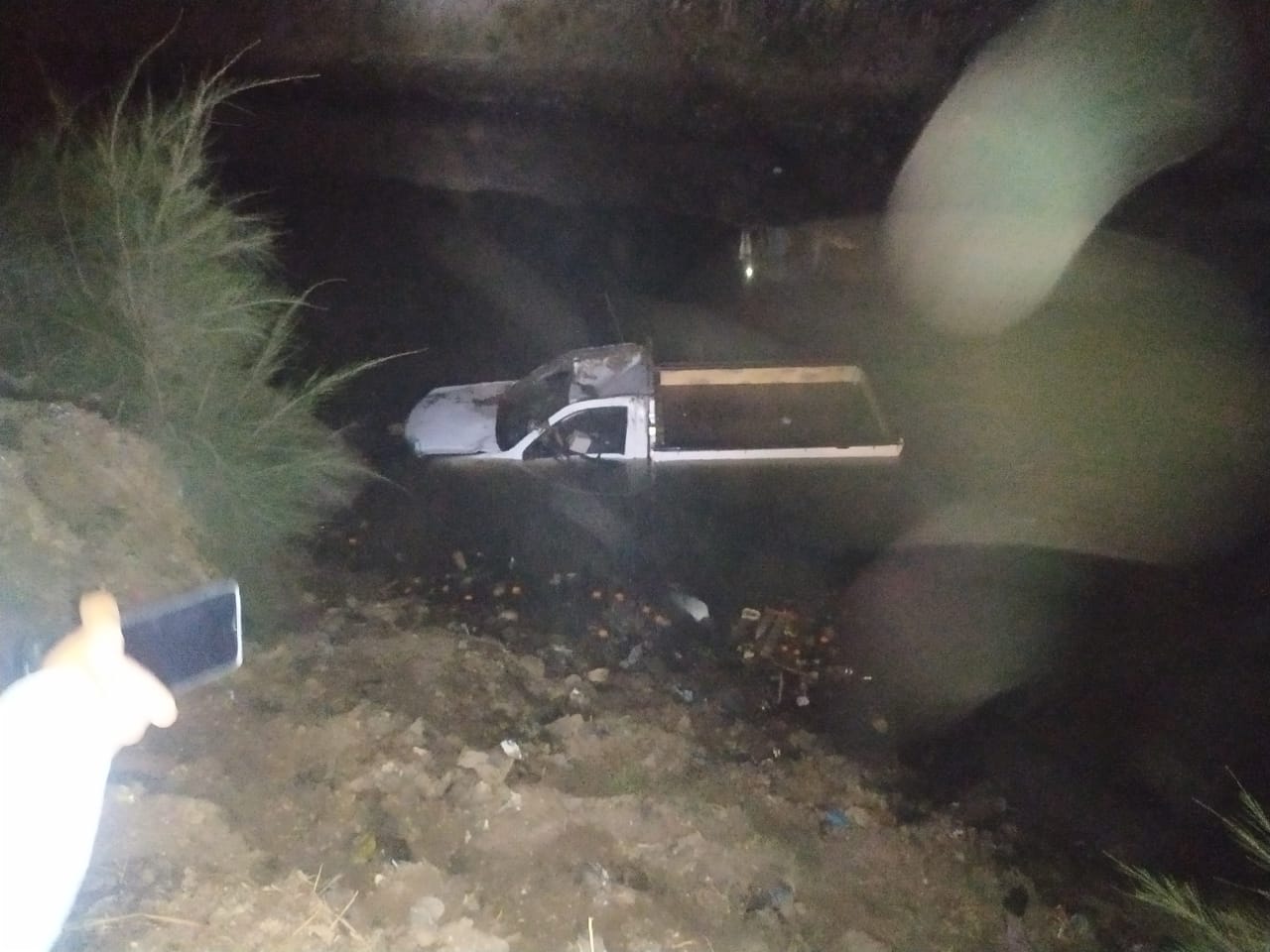 السيارة في مياه الترعة