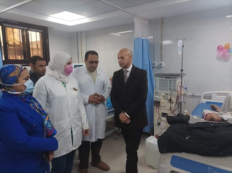 وكيل وزارة الصحة يتفقد مرضى الغسيل الكلوي في حميات الزقازيق 01