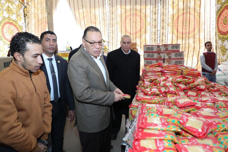 محافظ الشرقية في معرض أهلا رمضان بمشتول السوق 02