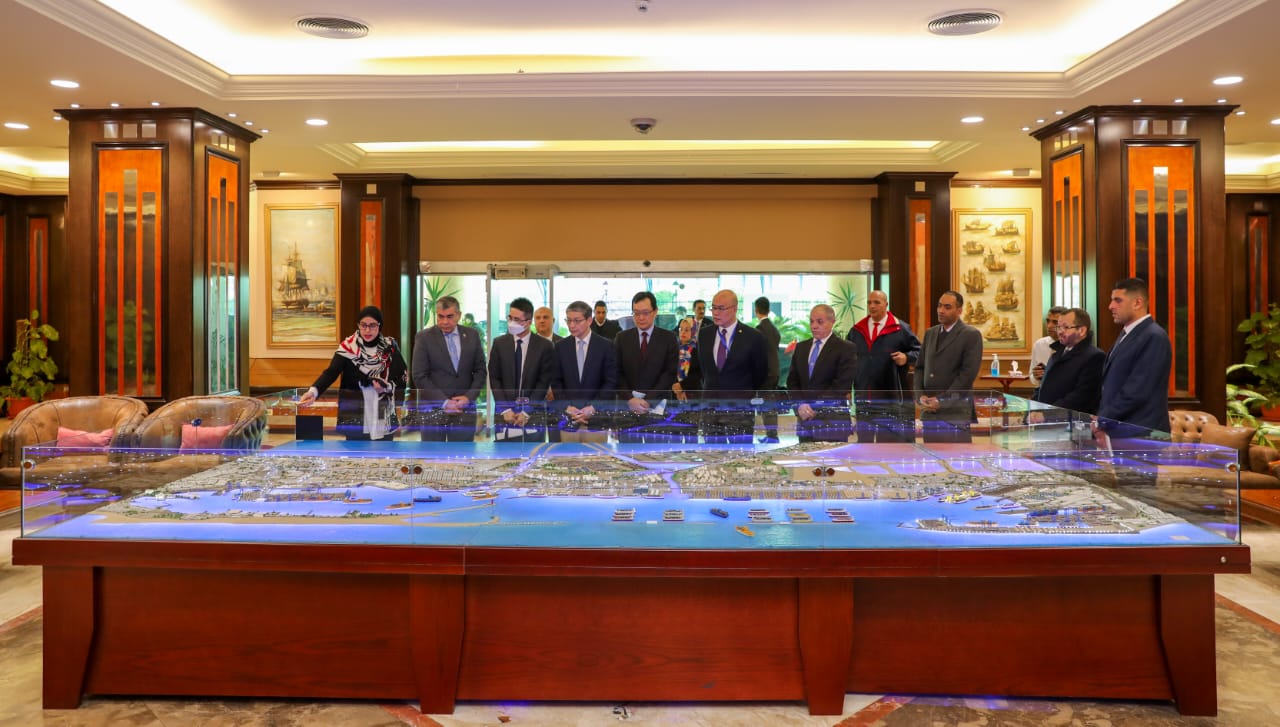 وفد صينى يزور ميناء الإسكندرية 