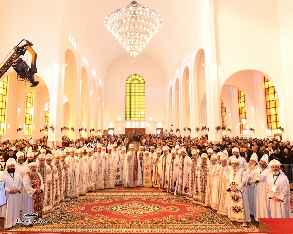 سيامة ١٧ كاهنًا 