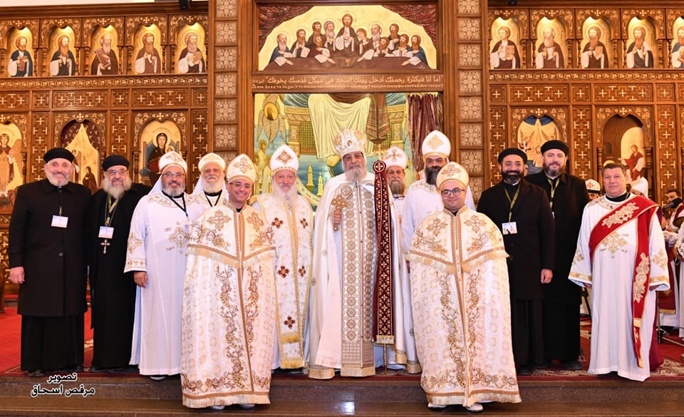 سيامة ١٧ كاهنًا 