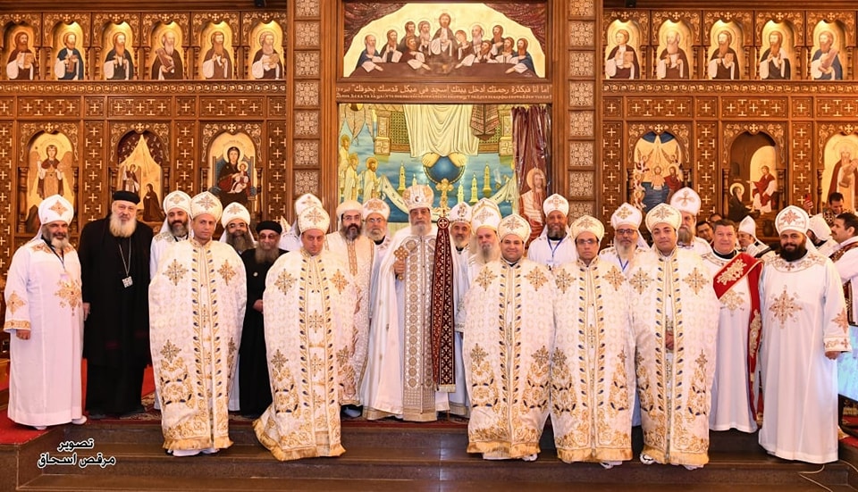 سيامة ١٧ كاهنًا 