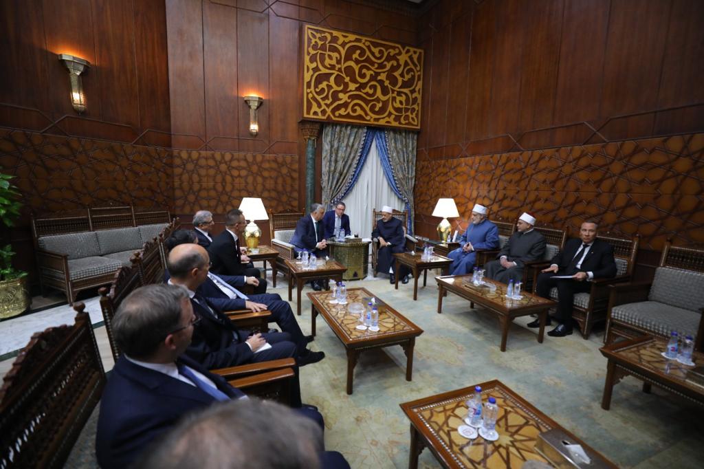 شيخ الأزهر ورئيس وزراء المجر