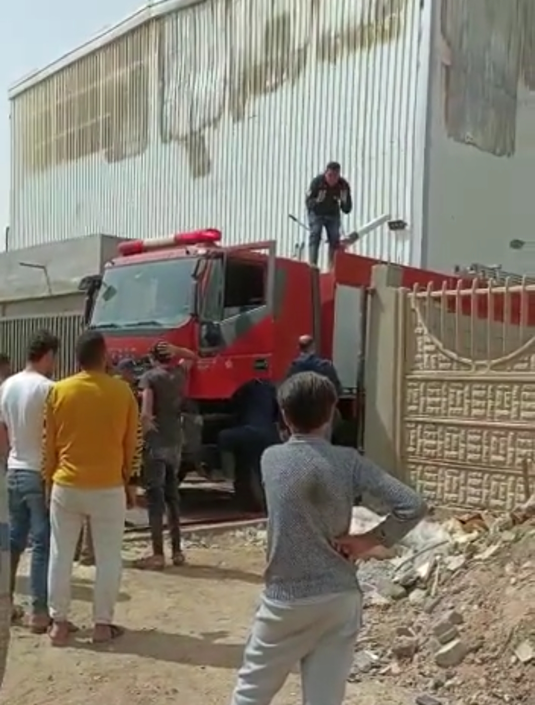 حريق مصنع العاشر 2