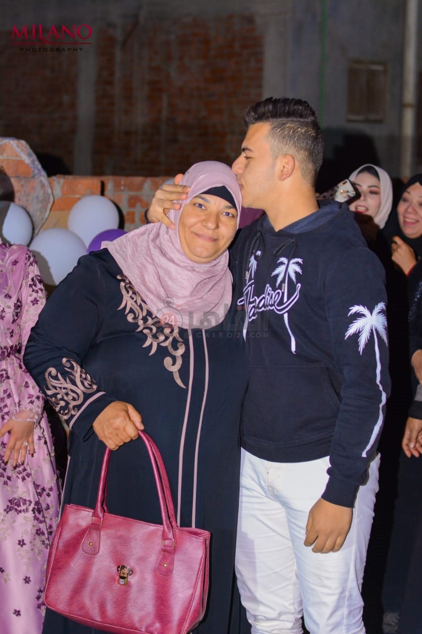 الأم امثالية وابنها مصطفى