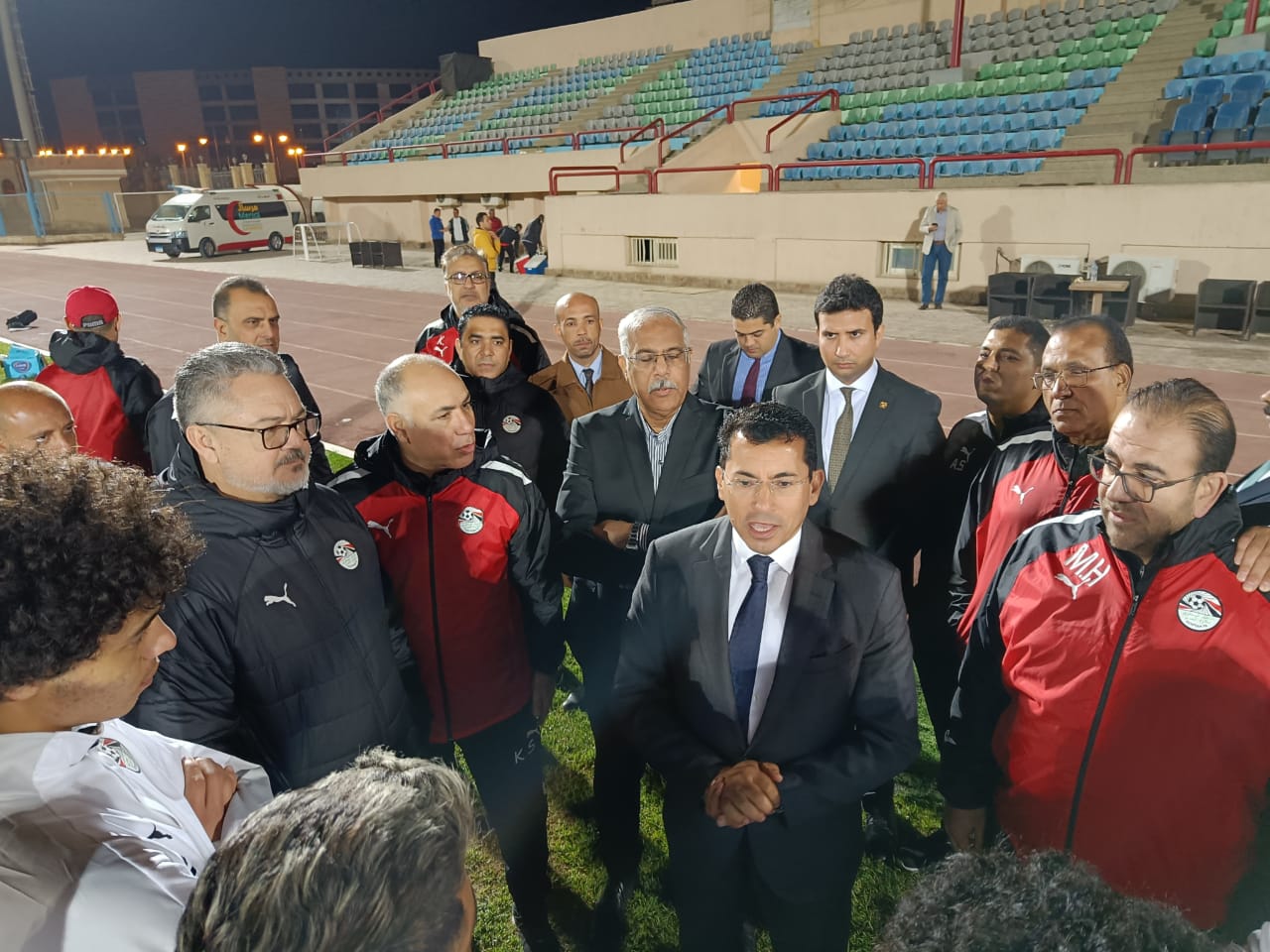 زيارة وزير الرياضة لمران المنتخب الأولمبي (9)