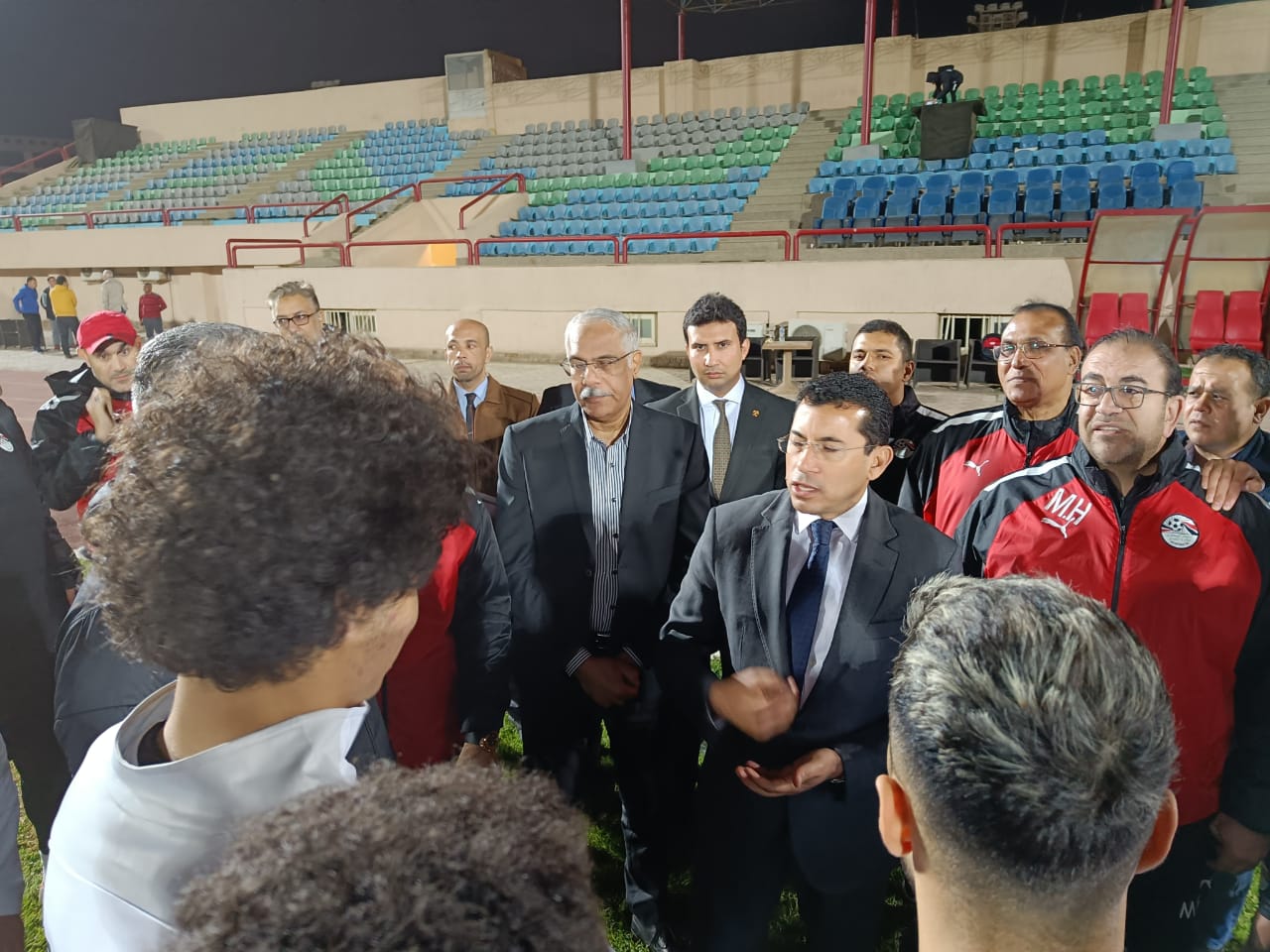 زيارة وزير الرياضة لمران المنتخب الأولمبي (14)