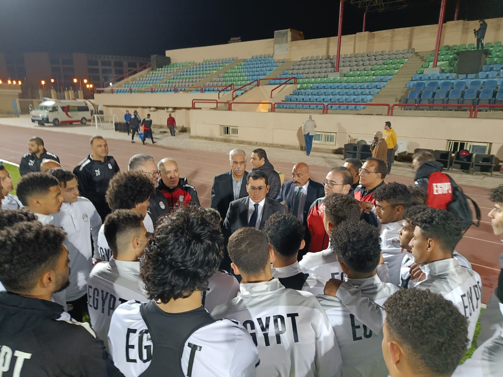 زيارة وزير الرياضة لمران المنتخب الأولمبي (19)