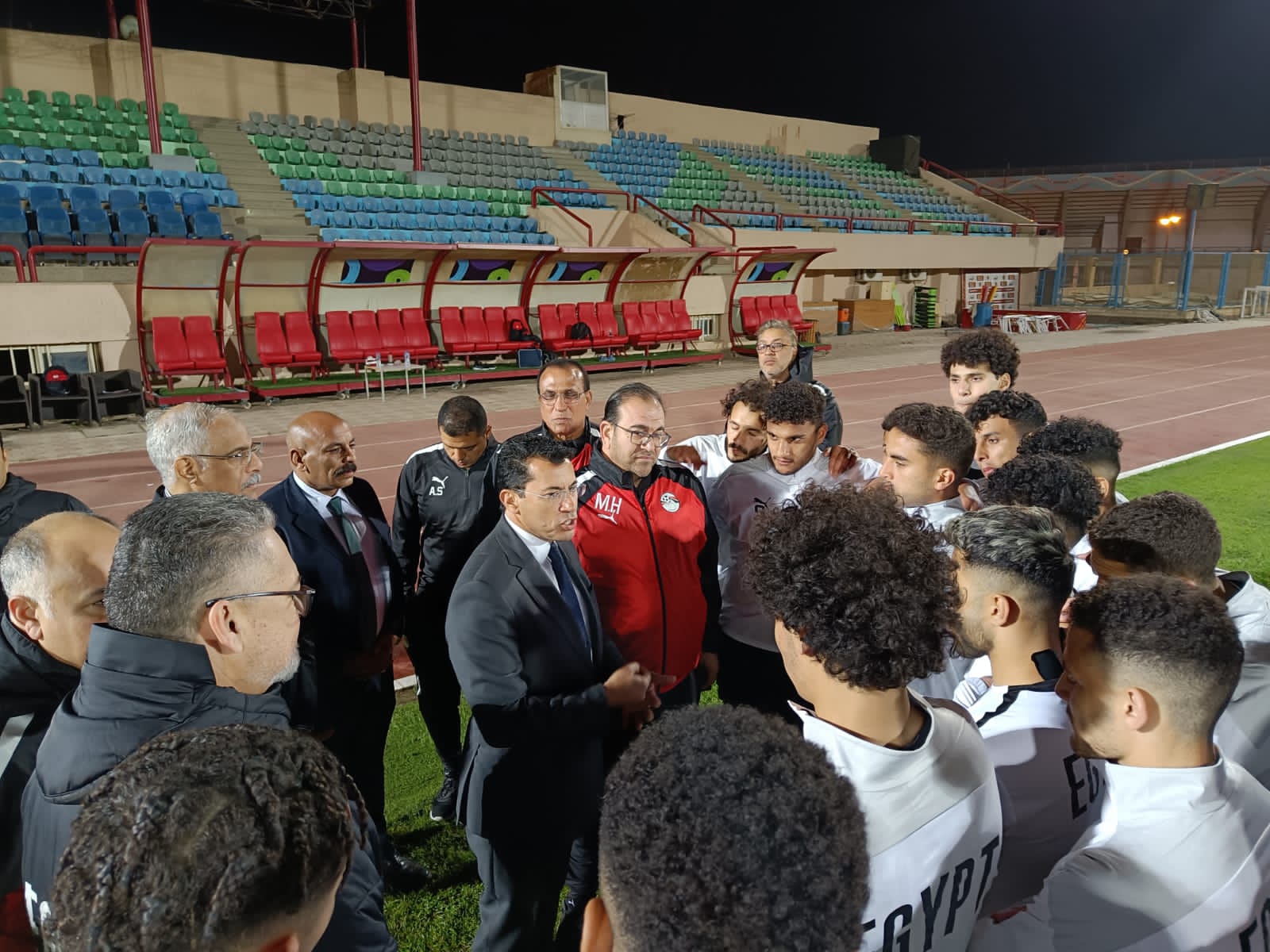 زيارة وزير الرياضة لمران المنتخب الأولمبي (20)