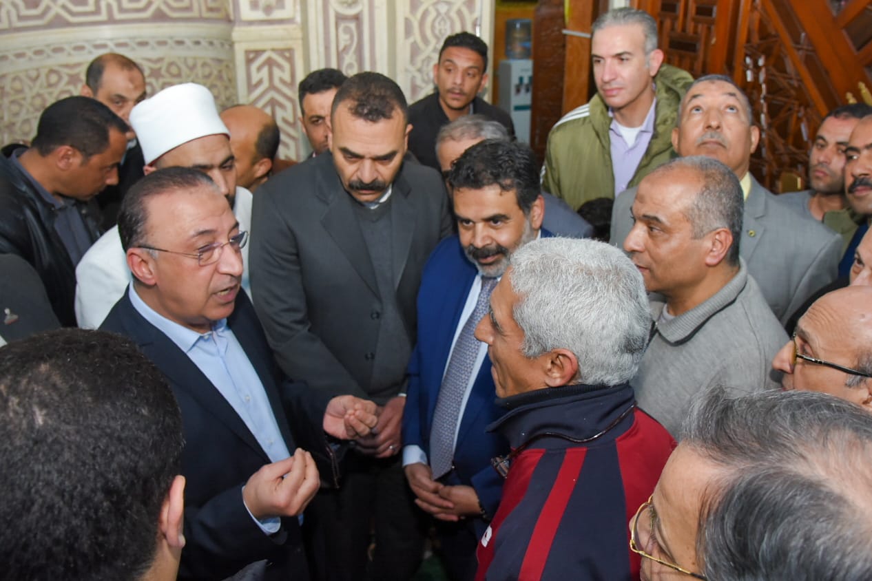 محافظ الإسكندرية يصلي التراويح بمسجد سيدى جابر الشيخ 