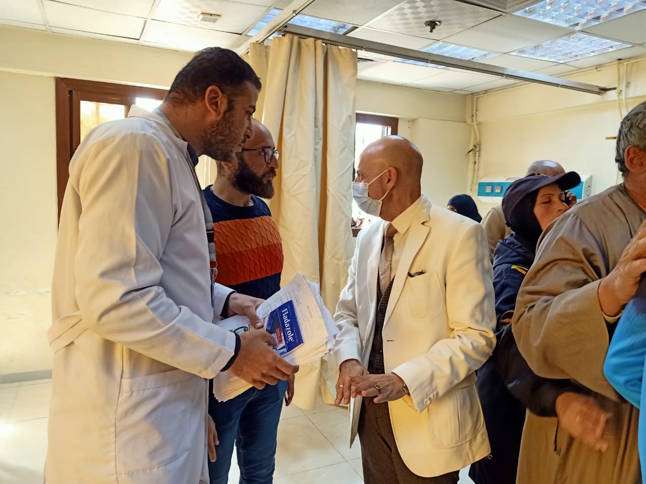 وكيل وزارة الصحة يتابع مصابي الحادث في مستشفى بلبيس 08