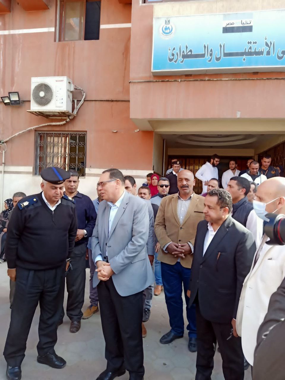 محافظ الشرقية يتابع حالة المصابين 08