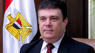 “الوطنية للإعلام” تدرس منع ظهور المذيعات بـ”المايوة” على مواقع التواصل الإجتماعي