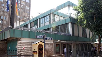 سفارة برلين تنصح “الشركة الألمانية” لإبادة الحشرات بطريقة جديدة