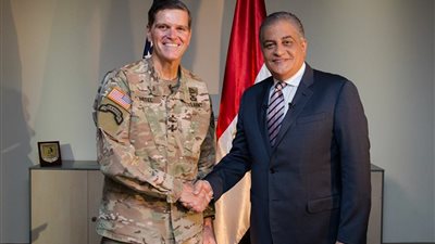قائد القيادة المركزية الأمريكية يكشف لأسامة كمال حقيقة وقف المساعدات عن مصر في مساء Dmc