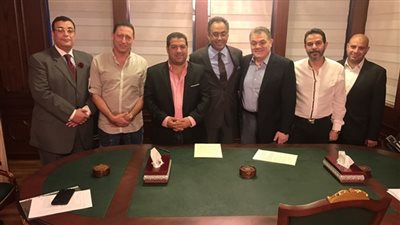 تعرف على قائمة المذيعين والتفاصيل الكاملة لتعاقدات تواصل بعد شراء قنوات الحياة