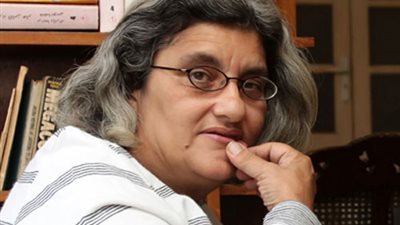 ليلى سويف: أتمنى أن يكون وفاة “عاكف” نقطة تحول في ملف معاملة السجناء