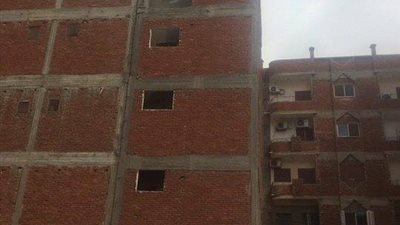 ميل عقار سكنى يتسبب فى ذعر لأهالى قرية بطنطا (صور)