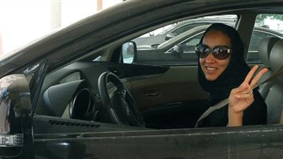 فتاوى علماء السعودية حول قيادة المرأة للسيارات.. من التحريم للترحيب (القصة الكاملة)