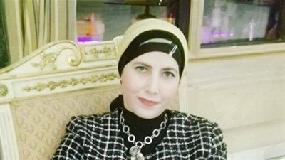 نيفين منصور تطلق أحدث أعمالها الفنية المستوحي من سمكة البلو تانج (صورة)