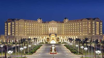 “أسوشيتد برس” تنشر صور لـ”فندق 5 نجوم” محتجز فيه الوزراء والأمراء السعوديين المُوقفين