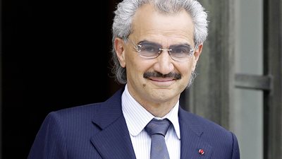 الإمارات تطلب معلومات بنكية عن حسابات 19 سعوديًا منهم الوليد بن طلال