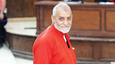 بدء محاكمة بديع و 682 آخرين في “أحداث العدوة” 