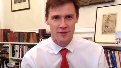 السفير البريطاني عن انتقال “صلاح” لريال مدريد: “بعد الشر” (صورة)